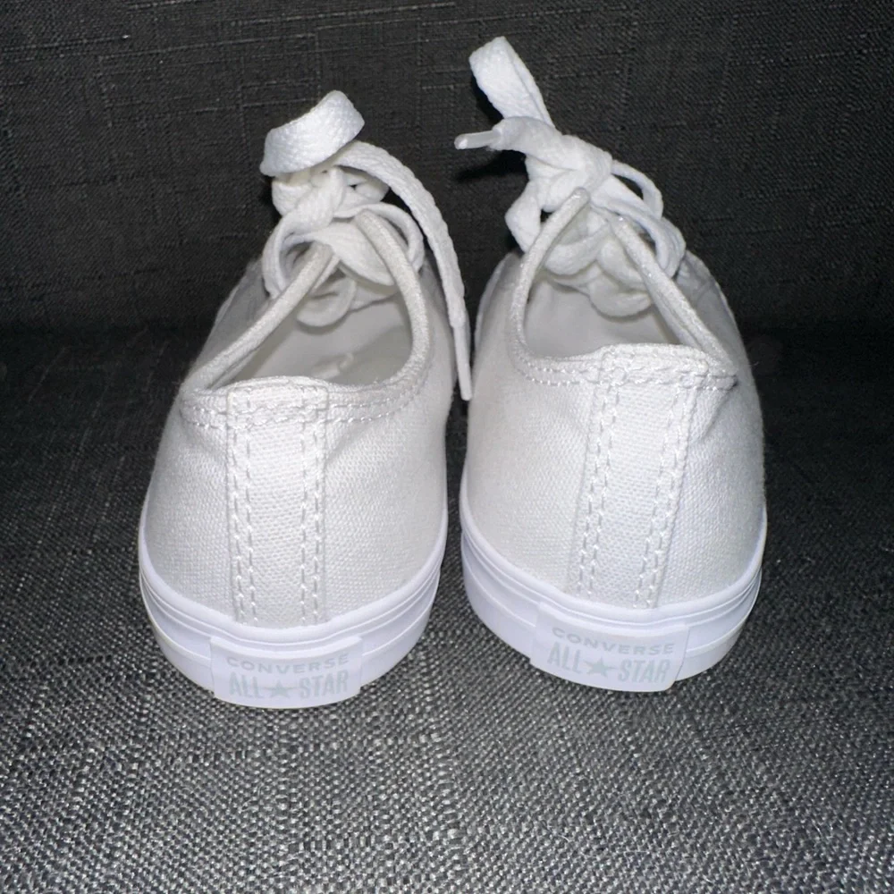 NWOT Converse Size 10 Unisex Classic‎ White Kids Sneakers